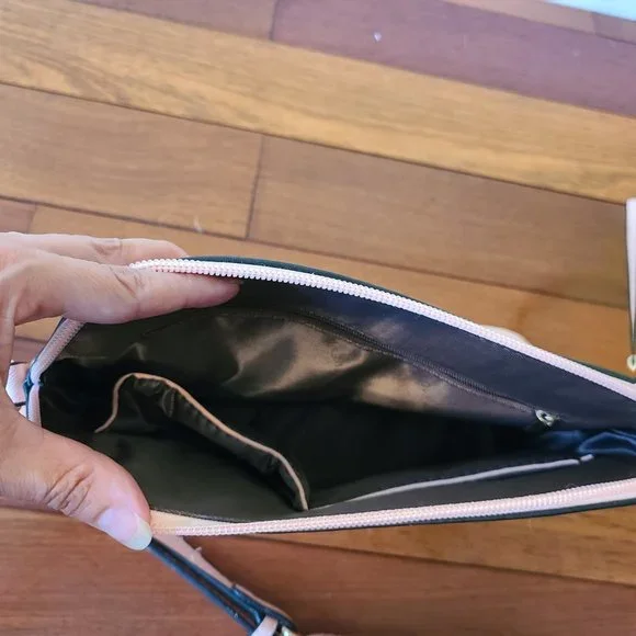 Pink Purse - Picture 3 of 6